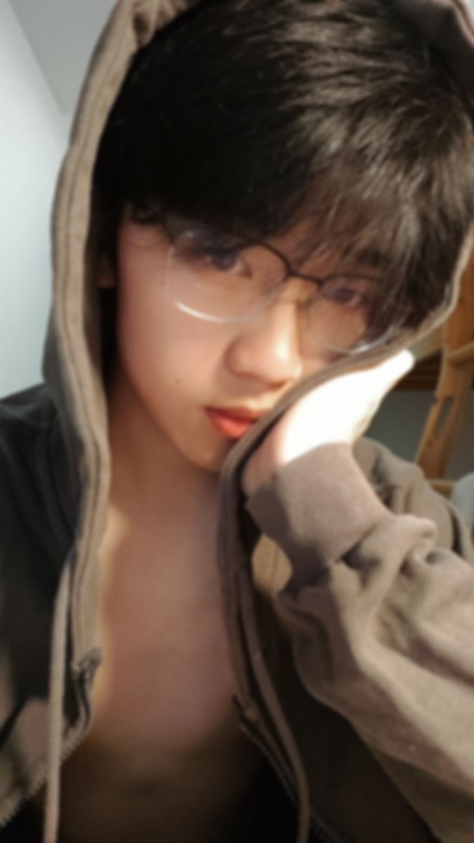 aaaa38183359's tweet photo. 累😩 https://t.co/jcoRnMvw6f