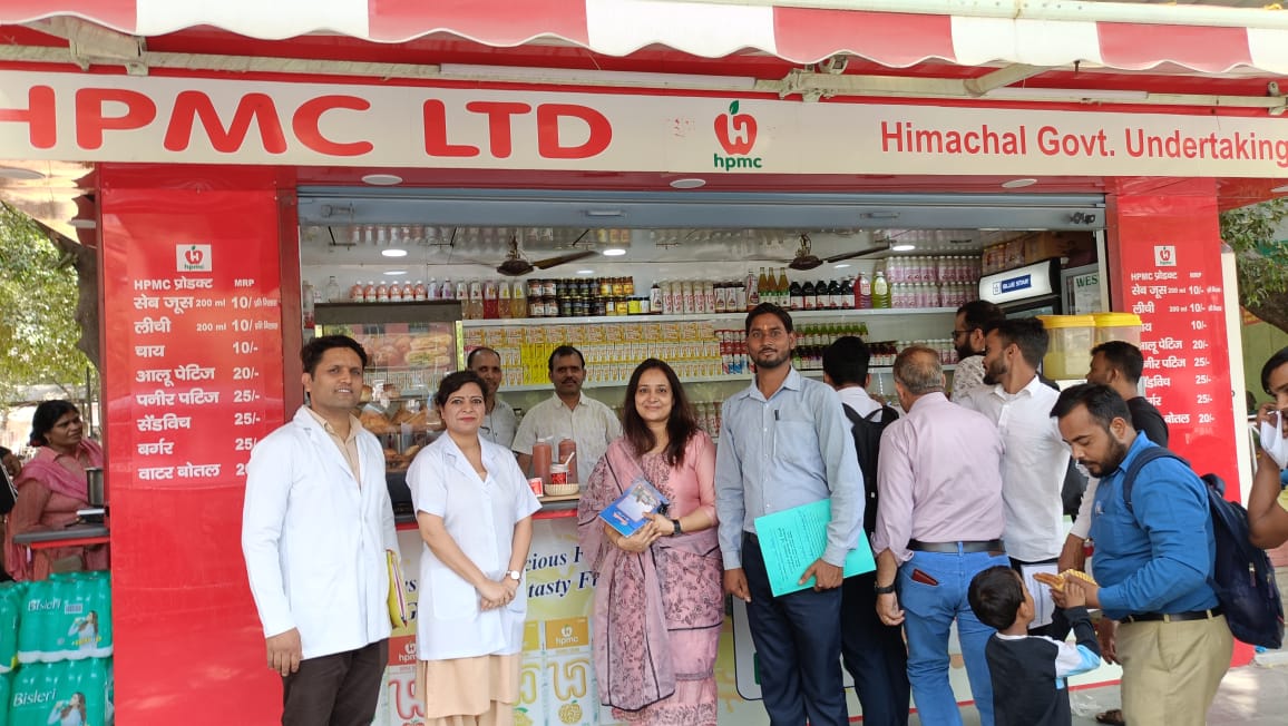 SJHDELHI's tweet photo. Kayakalp unit @SJHDELHI  #swachchtapakhwada conducted an Awareness lecture on No Single Use Plastics (SUPs) &amp; Microplastics harm and concluded an audit for No SUPs in Canteens of VMMC, OPD, NEB, SSB, Burns , etc with sustainable substitutes. https://t.co/CiflaZu6bB