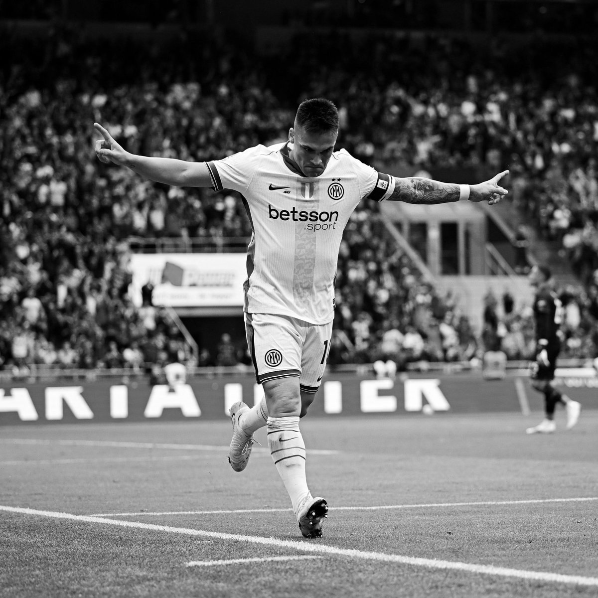 Fine primo tempo: 
- Sommer Ti amo 
- Arnautovic risponde per l’ennesima volta in questa stagione 
- Lautaro Ti amo x2 però sul primo palo deve essere gol. (Almeno la porta)
SQUADRA COMPATTA CON LA VOGLIA DI CHIUDERE IL MATCH IL PRIMA POSSIBILE. Manca troppo.