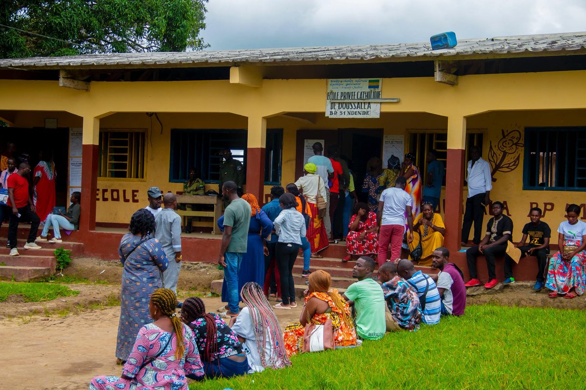 En tant que citoyen gabonais, je me devais d'aller aux urnes. Nous vivons une élection où les populations se sentent en sécurité.

Le vote se déroule bien dans les villes de DOUSSALA et de NDENDÉ dans le sud du pays. 

#teamoligui2025 #CBON #CBon2025 #Manf10 #mwanedimbu