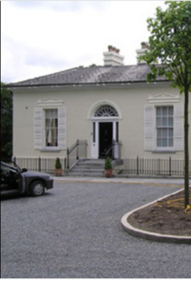 In the 1830's, the Alexander Bros's of 10 O'Connell St., built 3 Villas on the Nth Circular Rd.#Limerick.
Evergreen , Bellevue &amp; Beechlawn.
All 3 were very involved in City affairs inc. the House of Industry,the Savings Bank, Barringtons Hospital &amp; the Famine relief work of 1848