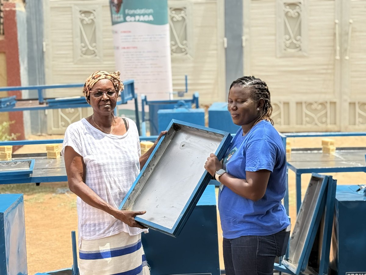 go_paga's tweet photo. Jour de fête à la Fondation #Gopaga ce samedi. Après des jours de formation, les bénéficiaires de notre programme ont reçu leurs kits de saponification composés de moule, de malaxeur, de tamponneuse et de table. Désormais entrepreneures, nous leur souhaitons plein succès. https://t.co/elIBlmdzO5