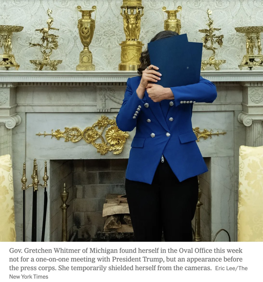 libbyemmons's tweet photo. Gretchen Whitmer hides her face rather than be seen in the president's office. https://t.co/XPLCizrd9c