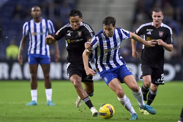 ml_ufsbt's tweet photo. 🇵🇹 #Portugal, Liga Portugal Betclic, April 12, Round 29 🏆
Casa Pia AC vs. FC Porto
Casa Pia AC struggles in 8th with a -2 goal difference. ⚽  
Scoring 1.21 GPG, conceding 1.29 GPG.  
FC Porto, perched 4th with a +29 goal difference. 🚀  
Scoring 1.93 GPG and conceding 0.89 GPG.  
Casa Pia's recent form: shaky defense, 1.0 GPG. 🤦‍♂️  
Porto's dip? Minor, still strong in attack and defense. 💪  
Tactically, Casa Pia might park the bus hoping for counters.  
Porto likely to dominate possession and press high.  
Predicting a 3-1 win for FC Porto. 🎯
#LigaPortugal #Primeira #football #soccer #preview #insight #betting