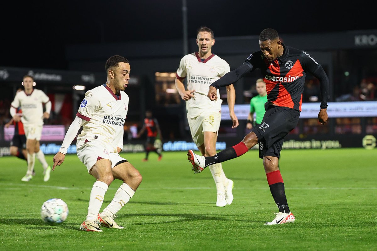 ml_ufsbt's tweet photo. 🇳🇱 #Netherlands, Eredivisie, April 12, Round 29 🏆
PSV Eindhoven vs. Almere City FC
PSV's attacking prowess shines with 2.89 goals/game. ⚽🔥  
Almere struggles with only 0.71 goals/game. ⚠️  
PSV concedes just 1.18 goals/game, while Almere leaks 1.86. 🛡️🔓  
Recent form:  
PSV maintains strong defense, only 1 goal/game conceded.  
Almere slightly improving in attack with 1.25 goals/game.  
Home advantage for PSV with an 89.42% win rate. 🏟️✨  
Prediction: Expect a PSV victory, possibly 3-0. 📊🏆
#Eredivisie #football #soccer #preview #insight #betting