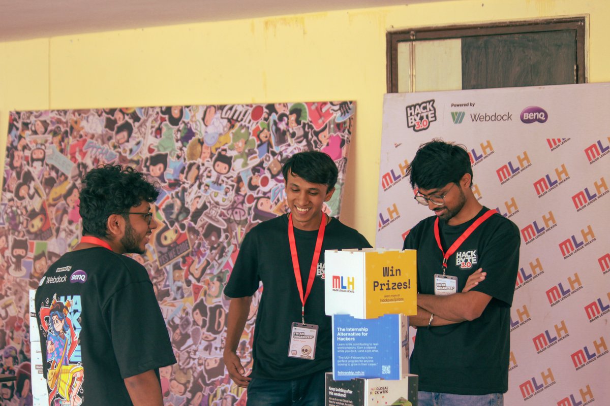 HackbyteTPC's tweet image. Sneakpeek into #hackbyte, right around the check-in time
Jusssssst checking and re-checking everything 🤞
@akshay01571747 @KumarAdity61683 @SamakshAgg1112 @agrxmm
#ThrowbackThursday