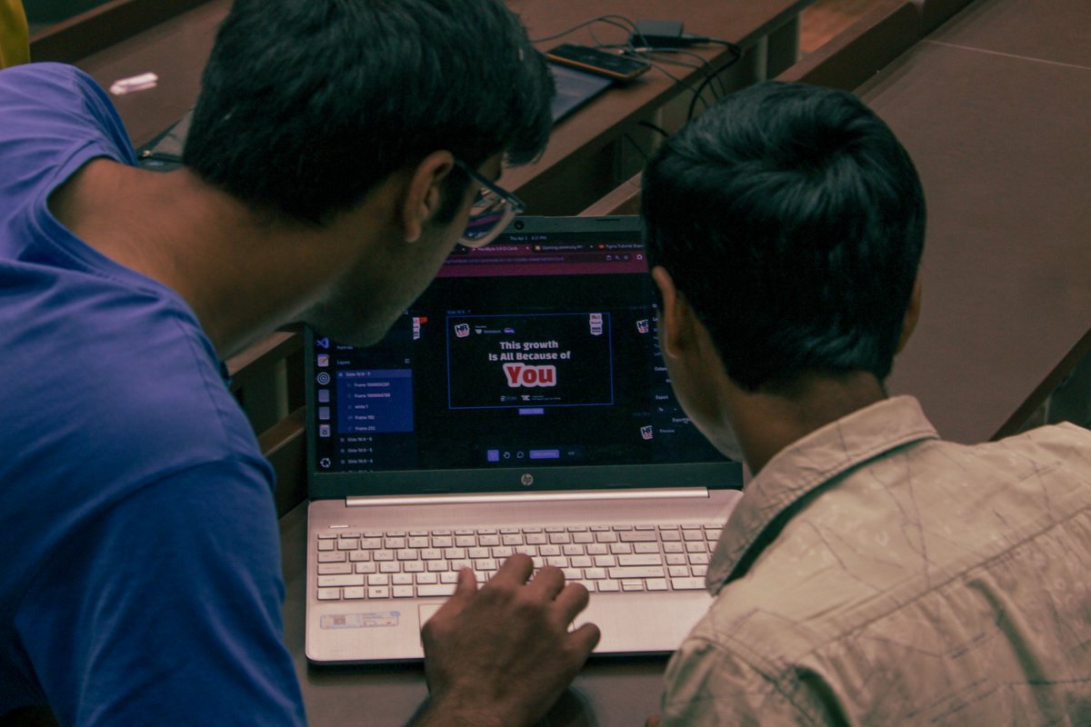 HackbyteTPC's tweet image. Sneakpeek into #hackbyte, right around the check-in time
Jusssssst checking and re-checking everything 🤞
@akshay01571747 @KumarAdity61683 @SamakshAgg1112 @agrxmm
#ThrowbackThursday