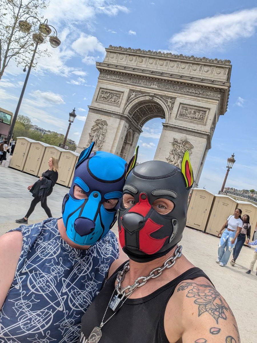WoofThepup's tweet photo. Woof and @flash_mutt are popular.. we had people wanting to have the pictures taken with us... do they know who we are NOT... 😈😈😈😈 but they were all fit Dutch guys so no complaints from WOOF or Flash 🤣🤣🤣🤣 #alphapup #omegapup #hungalpha #cagedomega #notfamous https://t.co/zCGNQVZtyc