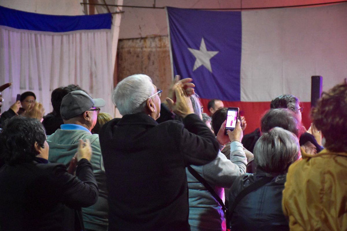 PCdeChile's tweet photo. Puente Alto se llenó de fuerza y convicción: + de 200 dirigentes/as se reúnen con Jeannette Jara para proyectar un Chile de dignidad y justicia social en una jornada de alegría, compromiso junto a la senadora Claudia Pascual, Diputada Daniela Serrano y concejala Denisse Carvalho. https://t.co/SP8TJ1KglO