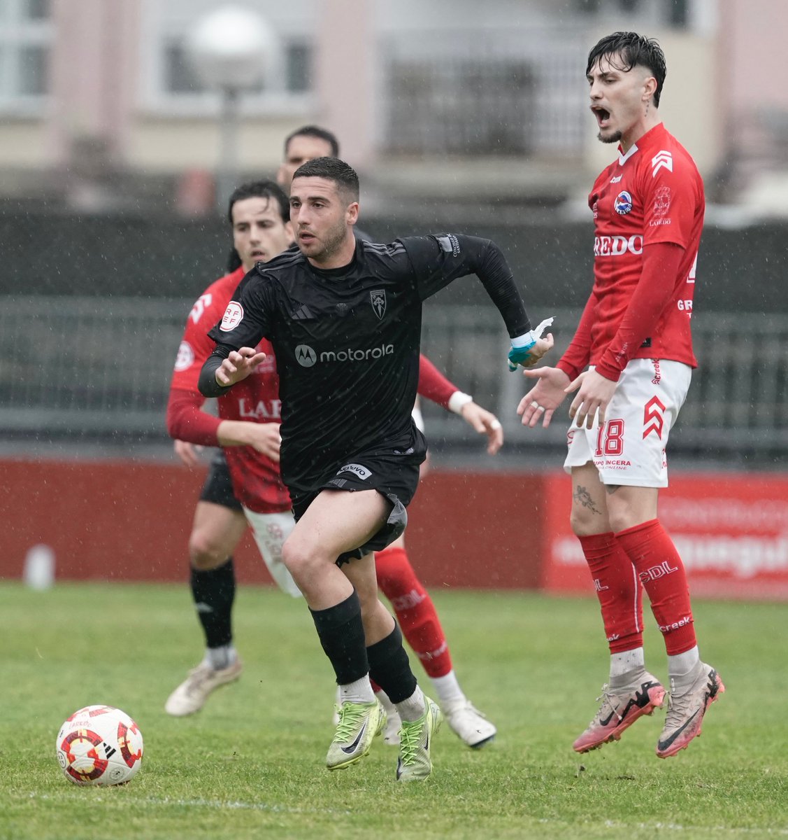 SD_Compostela's tweet photo. ⏱️ COMEZOU a segunda metade
💪 IMOS COMPOS
TODOS XUNTOS 🩵🤍
📸 @nacho_castano_
#LaredoCompos https://t.co/hOO81kyUId