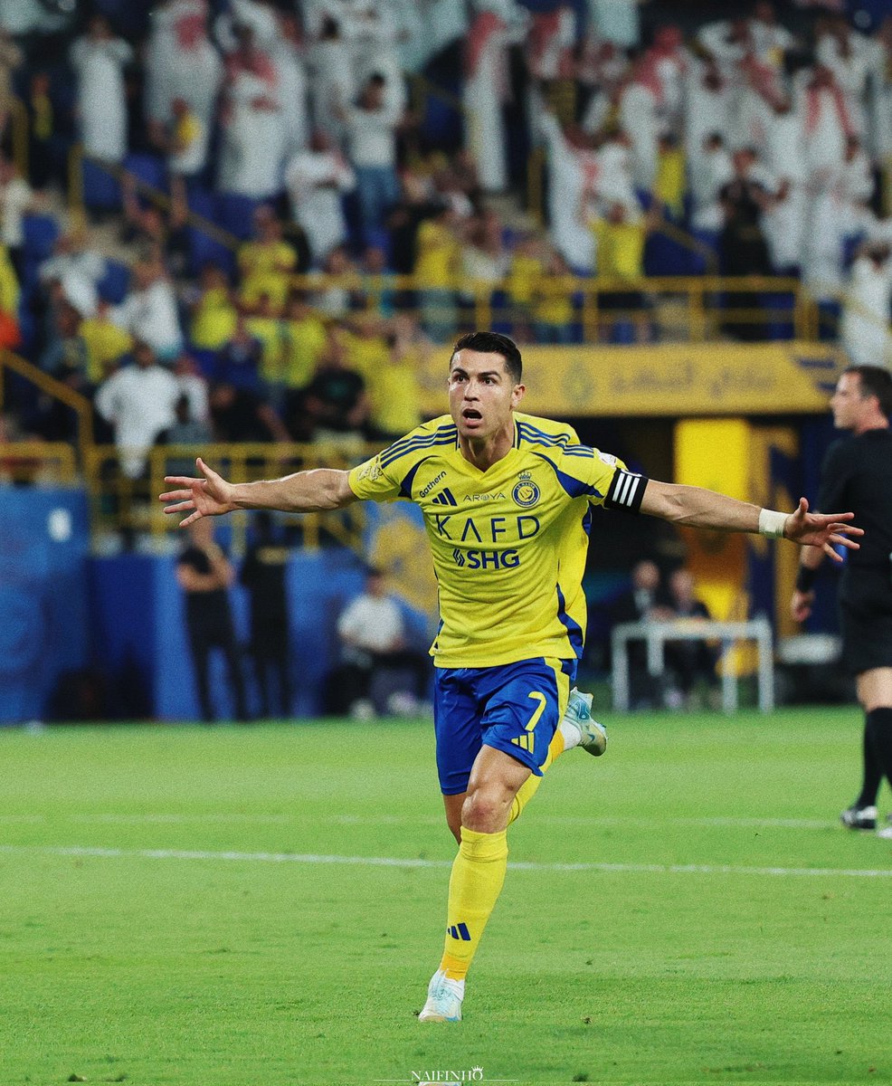TimelineCR7's tweet photo. @Cristiano @AlNassrFC @AlNassrFC_EN YOU ARE THE GOAT!!!!!!

https://t.co/tENO13oz1G