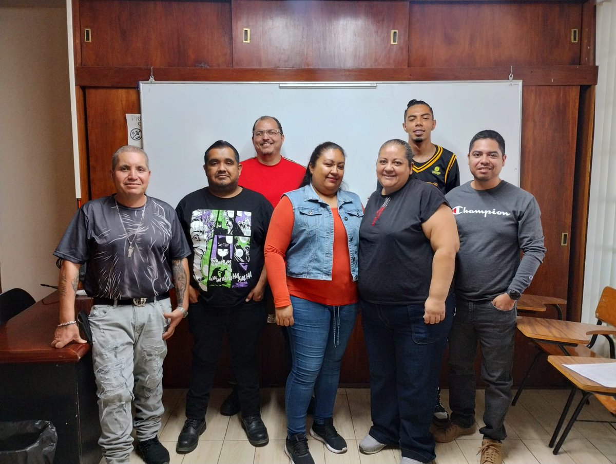 CUTHFROC's tweet photo. Los grupos de la Generación 2023-2025 B concluyeron su bachillerato para trabajadores, #RecuperandoElTiempoPerdido y listos para el siguiente pasos en sus vidas. ¡Enhorabuena! https://t.co/bGvvXfMeKw