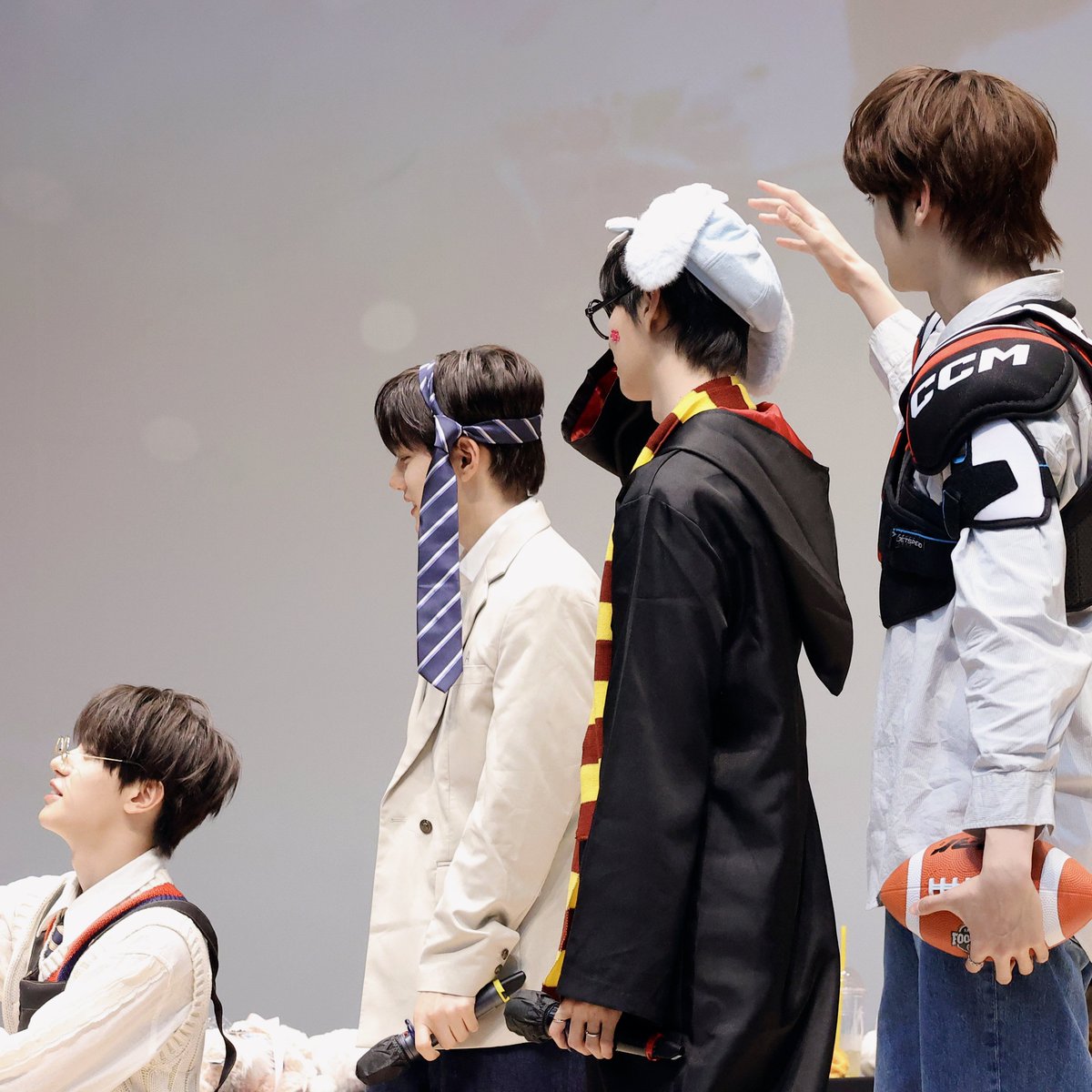 250411 올리브영 팬싸

못본척할래

#마징시앙 #김성민 #송승호 #서경배
#클로즈유어아이즈 #CLOSEYOUREYES