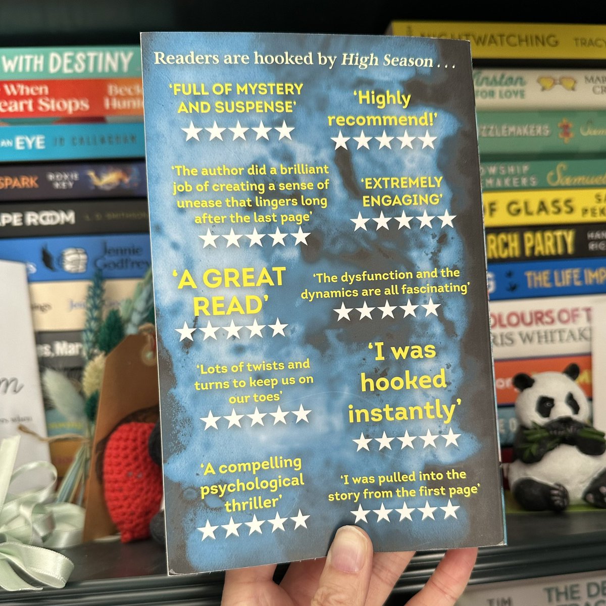 shonaholmes23's tweet photo. 📚📮#BookPost📚📮

After loving #TheGirlsOfSummer I am really looking forward to read #HighSeason, the upcoming new title from @WhatKatieBWrote - I feel like this will be a perfect summer read!☀️

Massive thanks to @TransworldBooks &amp; @millieseaward for sending 📖

#BookTwitter https://t.co/CGOymnC5ZT