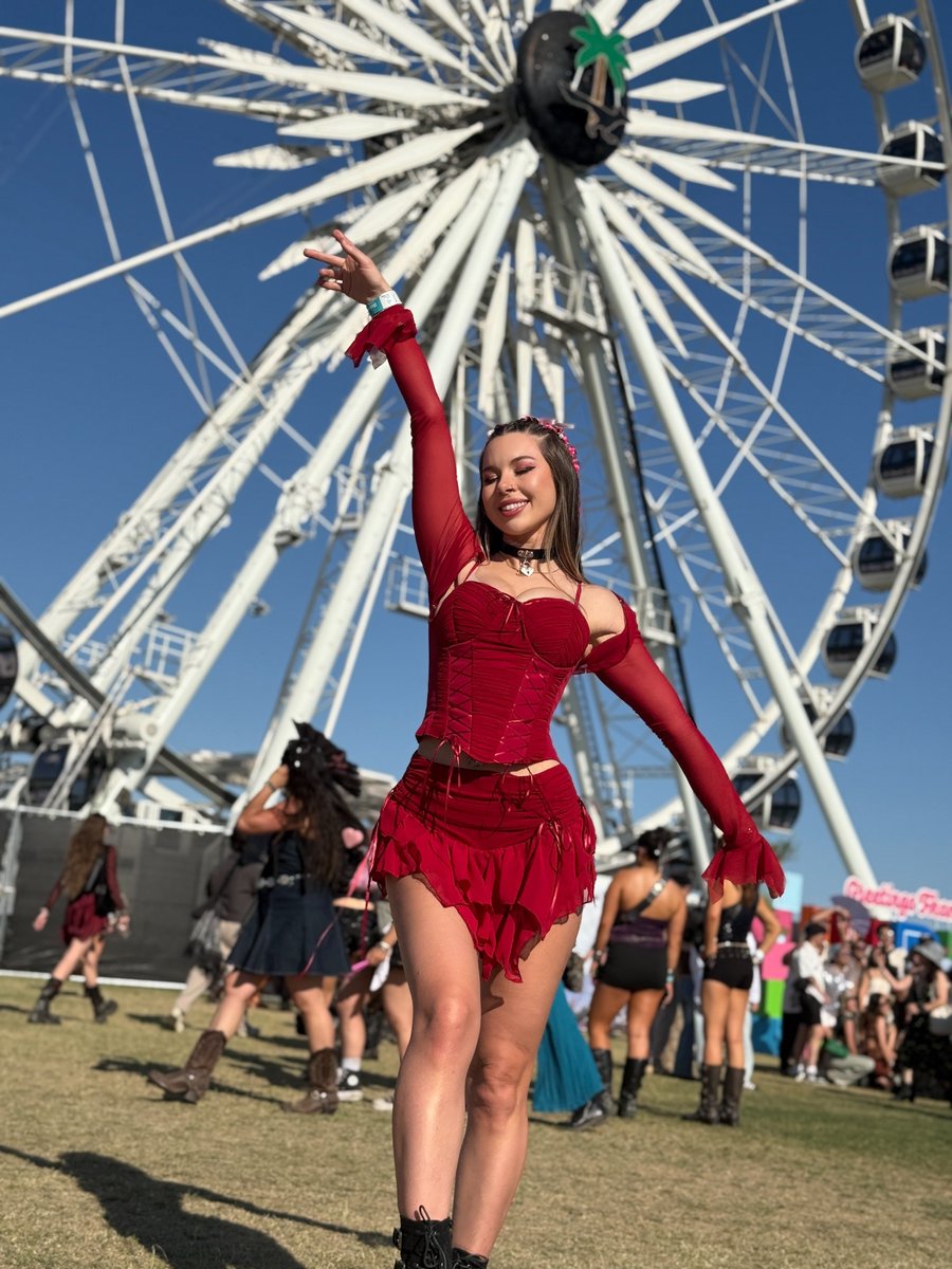 Coachella day 1 😍❤️ https://t.co/qriPhmMbs1