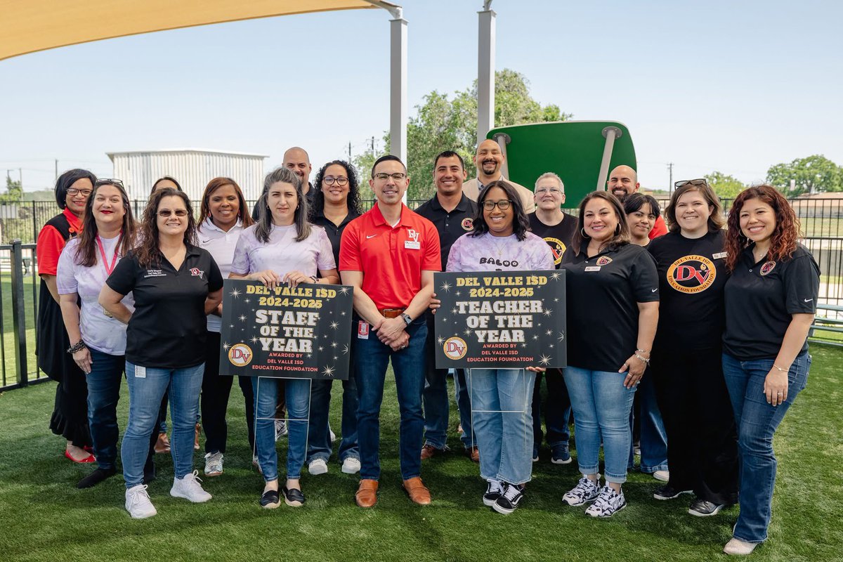 katrinabailey08's tweet photo. It was a great day in @DelValleISD from campus visits, job fairs, new playgrounds, and the amazing opportunity to celebrate our Teachers of the Year. We are #DVISDProud https://t.co/eVvePnZJZ2