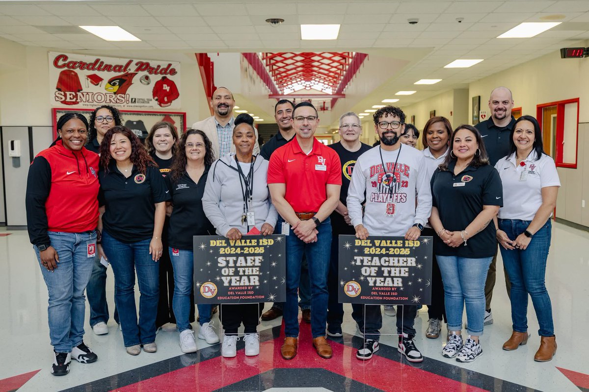 katrinabailey08's tweet photo. It was a great day in @DelValleISD from campus visits, job fairs, new playgrounds, and the amazing opportunity to celebrate our Teachers of the Year. We are #DVISDProud https://t.co/eVvePnZJZ2