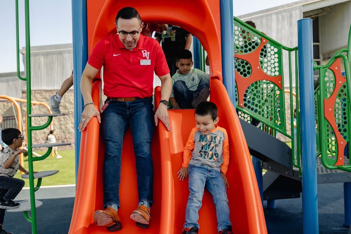katrinabailey08's tweet photo. It was a great day in @DelValleISD from campus visits, job fairs, new playgrounds, and the amazing opportunity to celebrate our Teachers of the Year. We are #DVISDProud https://t.co/eVvePnZJZ2