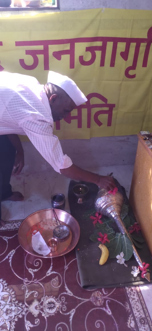 hemant_hjs's tweet photo. हनुमान जयंती निमित्त गदा पूजन करताना आमदार श्री अतुल बाबा भोसले. जिल्ह्यात अनेक ठिकाणी गदा पूजन करण्यात आले. @Ramesh_hjs @MohanGowda_HJS @SG_HJS @Shambhu_HJS @SudarshanNewsTV @Vp18Sourabh @Vinayak52030046 @Shivpratishtan1 https://t.co/S7FRE4iQO7