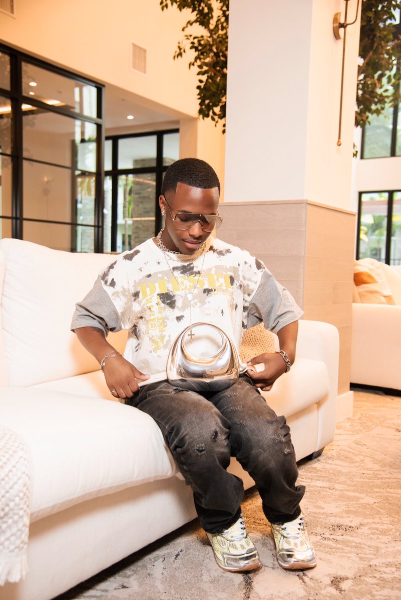 kaiibabyyy_'s tweet image. popped it. #gradbash