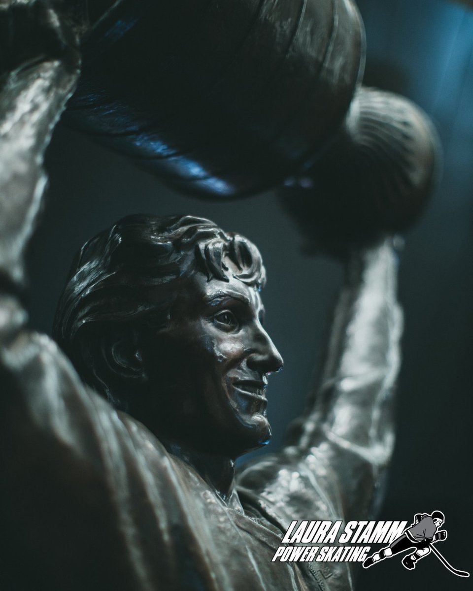 LauraStammUS's tweet photo. 🌟 Fun fact: Laura Stamm, power skating coach for the LA Kings during Gretzky's reign, received a personal handwritten note from Wayne, thanking her for all her help. He is a true legend! 🏒 https://t.co/CBP8jDwq4i