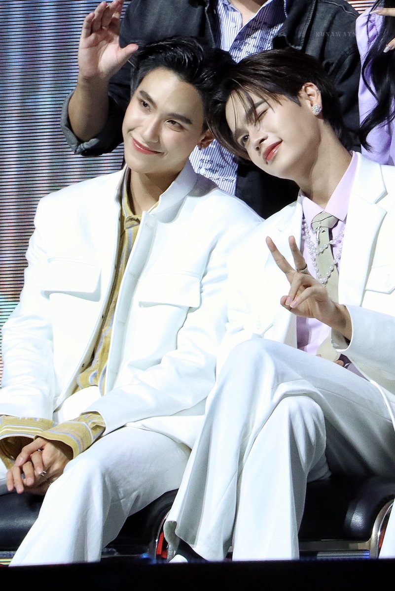 _runaway_s's tweet image. แค่ห่างกับเธอนิดเดียวก็จะตายแล้ว 🫠✨

 #Perfect10LinersFinalEP #Perfect10LinersAfterParty
#junniorrs #JuniorMark 
@jnnrrs @Markjrtn 
#ชีนวร