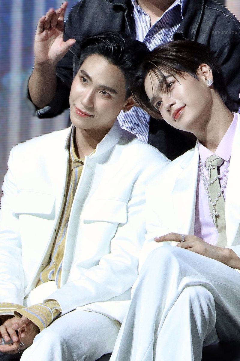 _runaway_s's tweet image. แค่ห่างกับเธอนิดเดียวก็จะตายแล้ว 🫠✨

 #Perfect10LinersFinalEP #Perfect10LinersAfterParty
#junniorrs #JuniorMark 
@jnnrrs @Markjrtn 
#ชีนวร