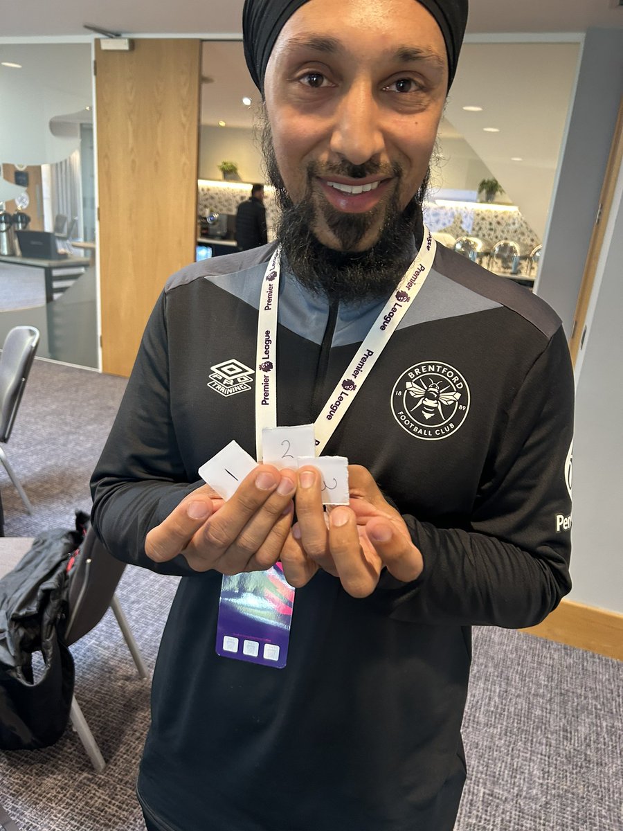 RussellEarnshaw tweet media