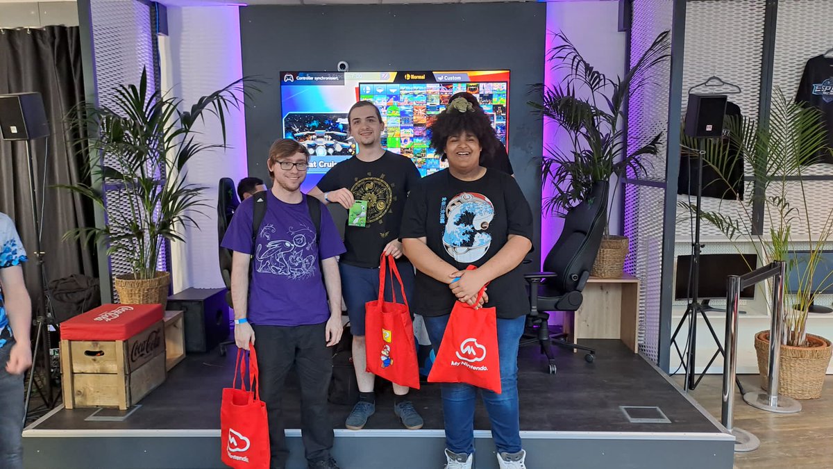 #OMGSmash 💥

Die Gewinner der Ladder stehen fest 😍

Herzlichen Glückwunsch an:
🥇 <a href="/Sabaca2g/">Sabaca Banana</a>
🥈 <a href="/Oshiegbubu/">Oshie</a>
🥉 <a href="/Punchy_DRC/">Punchy</a> 

Wir hoffen, dass ihr einen guten Tag in der <a href="/EsportArcadeDE/">EsportArcade</a> hattet 🙏
