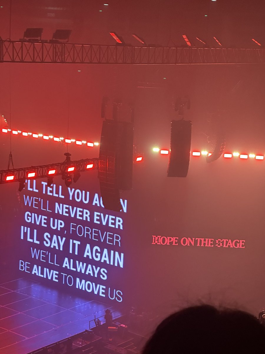 vvkmthyng's tweet photo. I CAN’T MOVE ON! 😭

MAHAL NA MAHAL KITA, HOBI!!! 💜

#HOPE_ON_STAGE_TOUR_MANILA https://t.co/9JRXAdgYBB