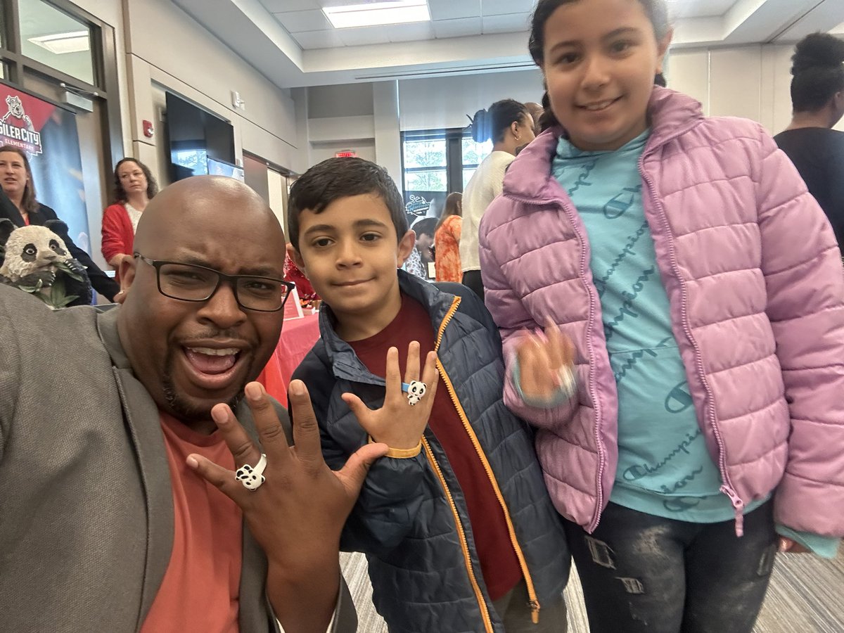 MrWatson06's tweet photo. Had some unexpected Pandas visiting the CCS Job Fair today. #OurPES https://t.co/TwZiwXxdxq