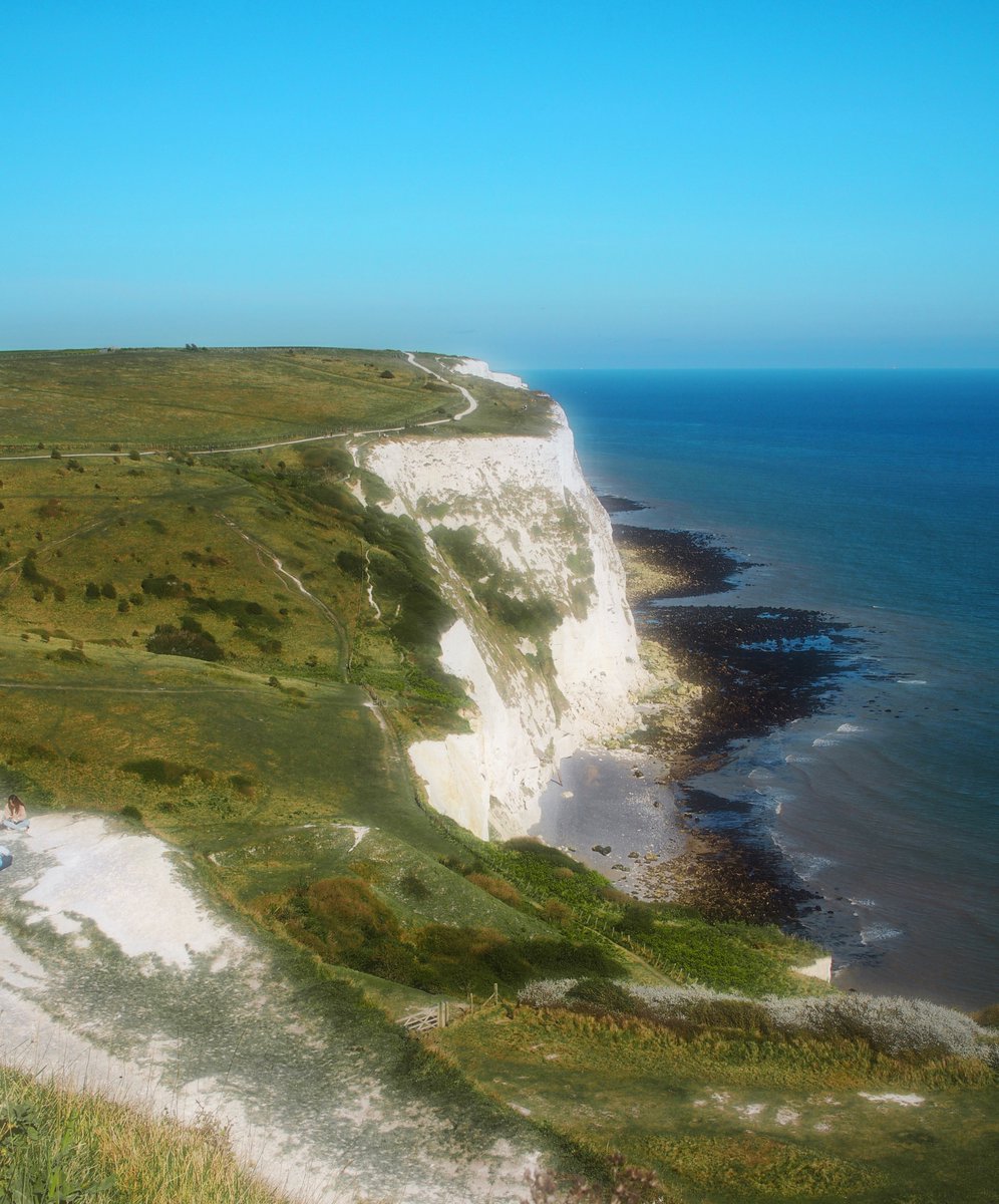 rs_parasite's tweet photo. today I walked along the white cliffs of Dover and saw a painting come to life https://t.co/Ail5onwbCX