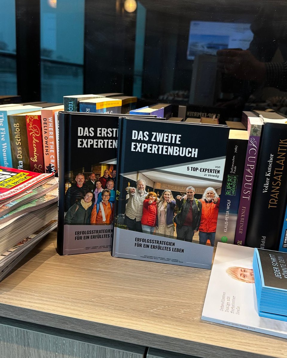 HenningWilts's tweet photo. Unsere Expertenbücher I &amp; II stehen jetzt in der Bibliothek der Viva Enjoy! 📚🚢
Willst du Buch I, II oder das neue Buch III (Subskription)? Kommentiere mit:
👉 Buch I / Buch II / Buch III
Willst du selbst ein Buch schreiben? 2.–4. Mai in Venedig – DM me! 🖋️✨ https://t.co/EQ6LZnaxkc