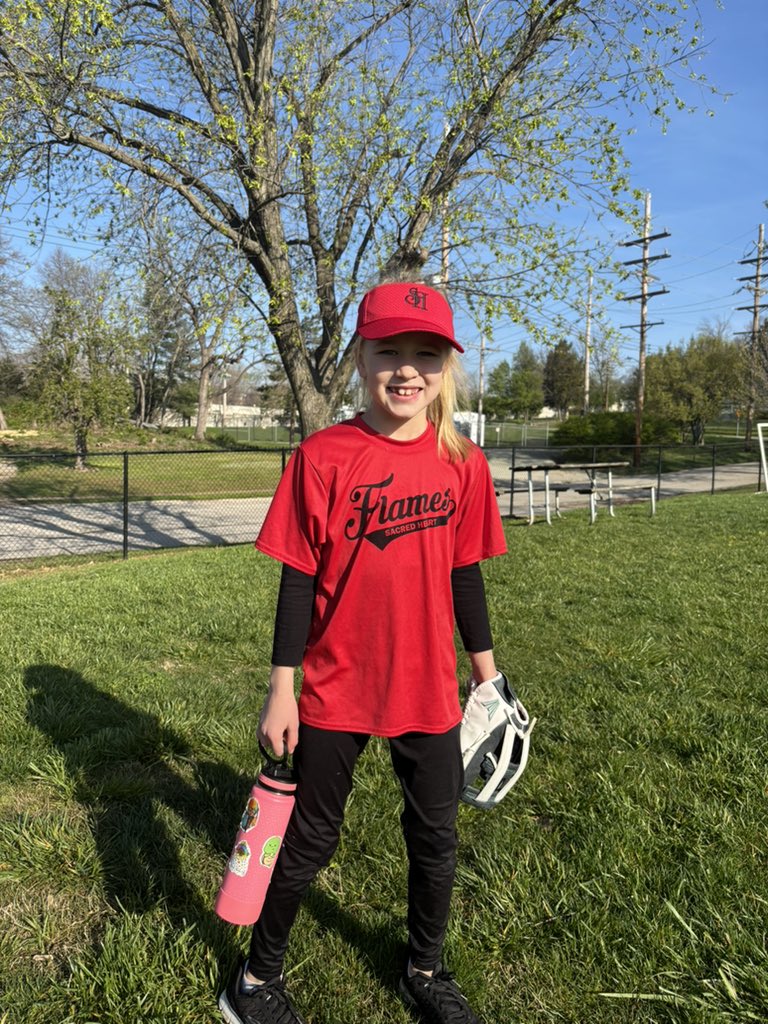 finkv_6's tweet photo. Gameday! 🥎⚾️😃 https://t.co/7XHstnSgeL
