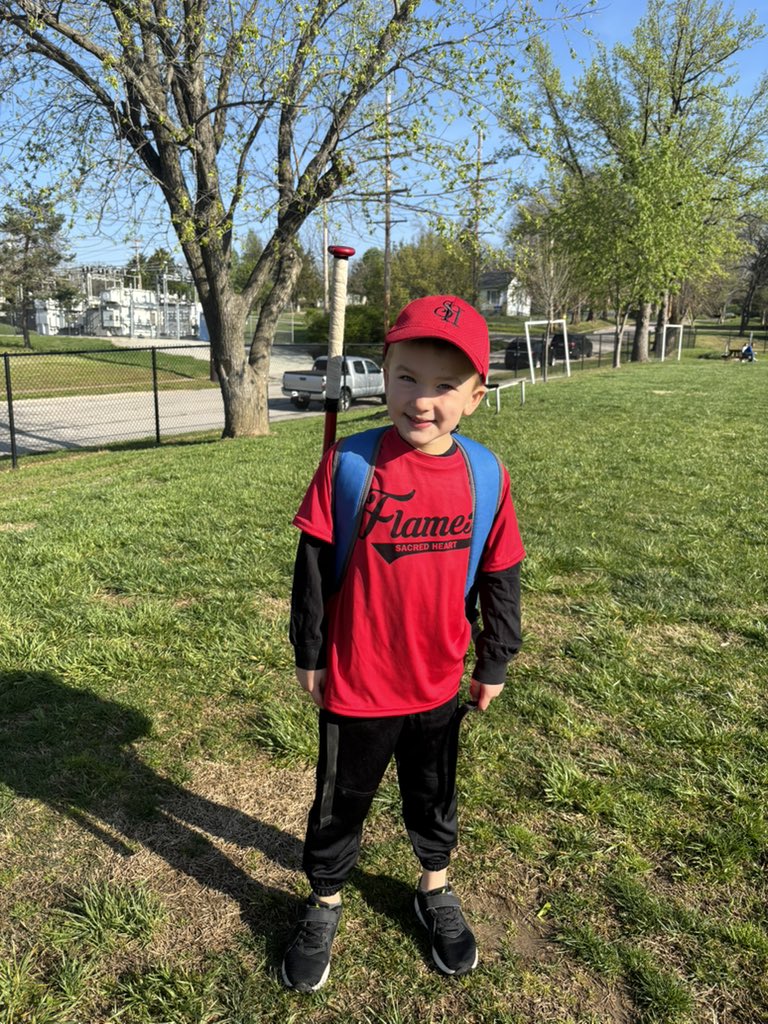 finkv_6's tweet photo. Gameday! 🥎⚾️😃 https://t.co/7XHstnSgeL