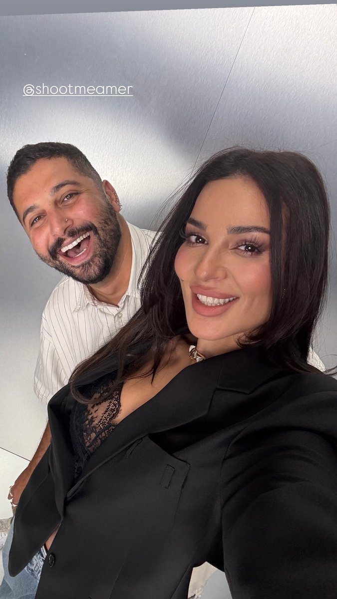 walaasmrel3's tweet photo. كواليس جلسة التصوير مع #jamaloukimag ❤️📸
من أحلى الفوتوشوت اللي عملتهم نادين ومبين قديشها مبسوطة ومرتاحة 😍🥹❤️
#نادين_نسيب_نجيم | @nadinenjeim 
@JamaloukiMag @nnnbeautyy https://t.co/B8US1YKPDk