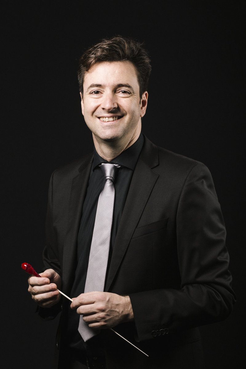 Estamos en pleno encuentro de primavera 2025 y es el momento perfecto para desvelar al director titular de la JOSCAN que ha estado en la sombra hasta ahora preparando el encuentro para que el director invitado Iván López Reynoso pueda llevar este encuentro a cabo:

OLIVER DÍAZ