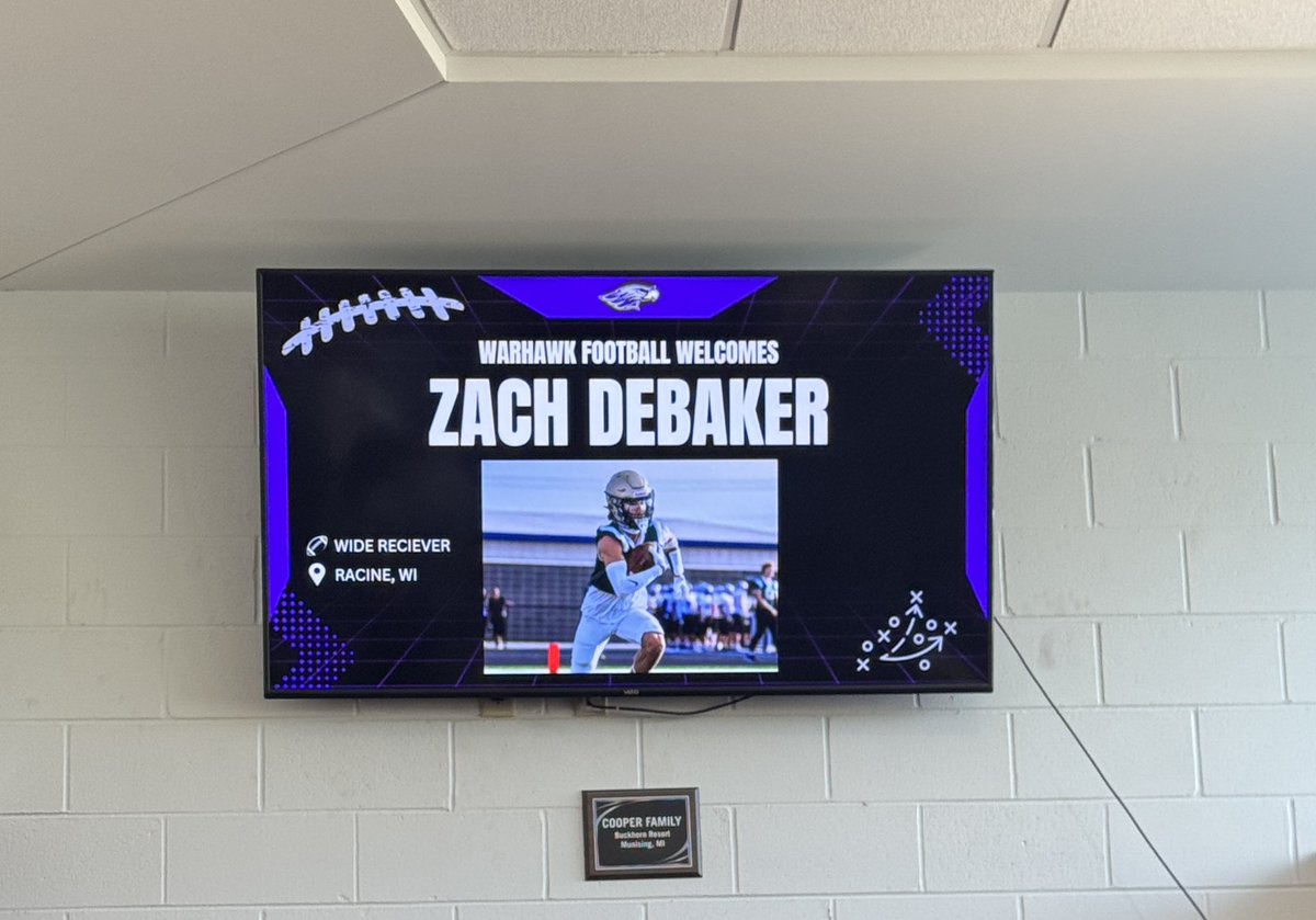 DebakerZachary's tweet photo. Thank you @CoachAOgden @CoachRindahl for having me yesterday! Looking forward to getting back on campus for a gameday! #POUNDTHRROCK
 @AntonGraham_ @PrepRedzoneWI @MJ_NFLDraft 
@jgarrett21_ @MilesGallagher7 https://t.co/MdA0fuwX1P