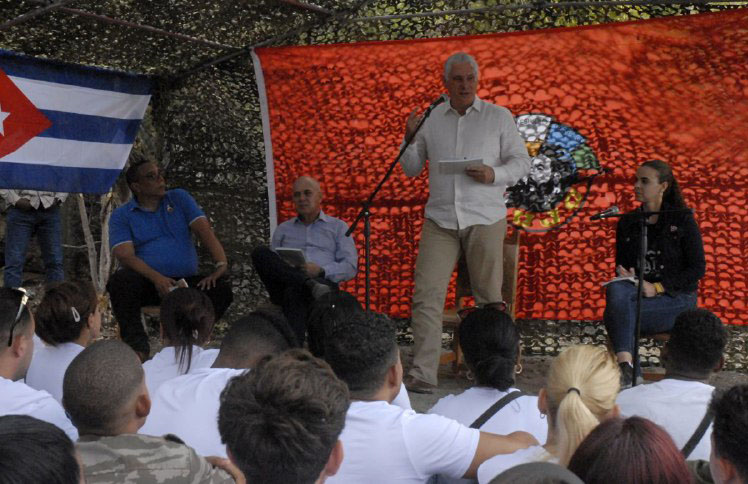 Un nuevo encuentro con la historia marcó la jornada de hoy en la que asistió el Presidente cubano <a href="/DiazCanelB/">Miguel Díaz-Canel Bermúdez</a> y <a href="/DrRobertoMOjeda/">Dr. Roberto Morales Ojeda</a> al recordar el aniversario 130 del desembarco de José Martí, Máximo Gómez y otros patriotas por Playita de Cajobabo. #CubaViveEnSuHistoria #UJCdeCuba