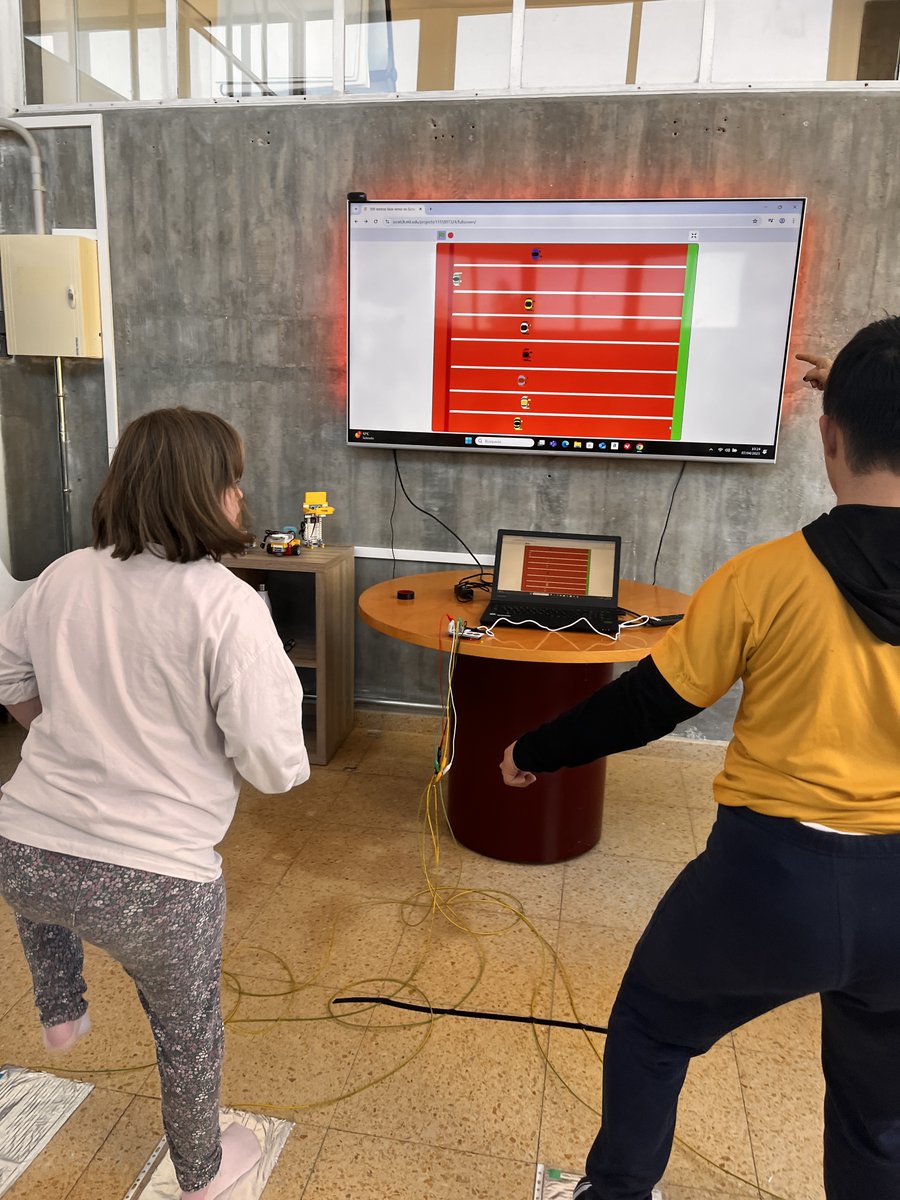 srdelastablets's tweet photo. 🔝Cerramos la #2SEMANACREACIONINNOVACION en #ColegioGilGayarre con un rotundo éxito de participación de todos los alumnos📢 #educacionespecial  en actividades #innovacioneducativa #PensamientoComputacional #codigoescuela4_0_madrid   #STEM creando  caleidoscopio &amp; autómata 🎯👕 https://t.co/bq0ZSANbyC