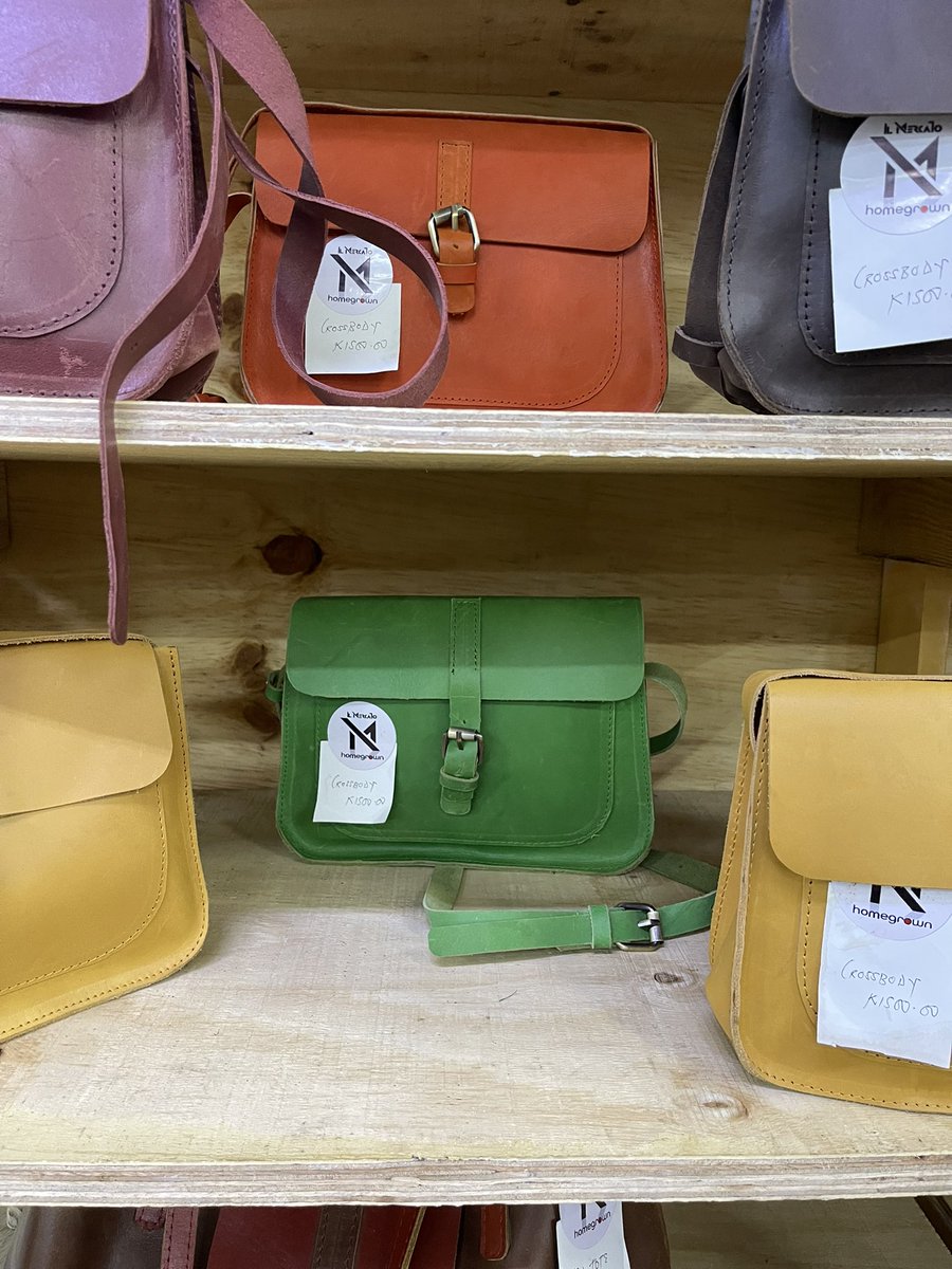 ukusefya's tweet photo. Chikumbuso in Ng’ombe makes gorgeous high-end bags from local materials—mixing chitenge, plastic and leather.  My one stop shop for purses, gym bags, luggage, name it, they make it.  #MadeInZambia https://t.co/ABWHhlPBPg