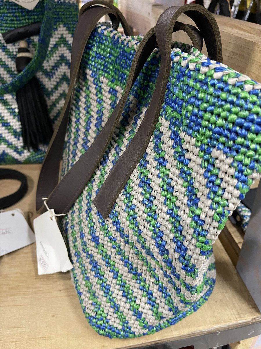 ukusefya's tweet photo. Chikumbuso in Ng’ombe makes gorgeous high-end bags from local materials—mixing chitenge, plastic and leather.  My one stop shop for purses, gym bags, luggage, name it, they make it.  #MadeInZambia https://t.co/ABWHhlPBPg