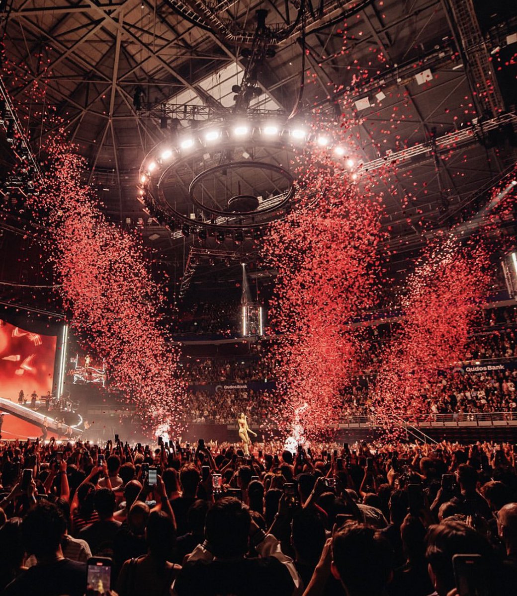 lipaxagb's tweet photo. Radical optimism tour production is insane https://t.co/4OfLIFhTtA