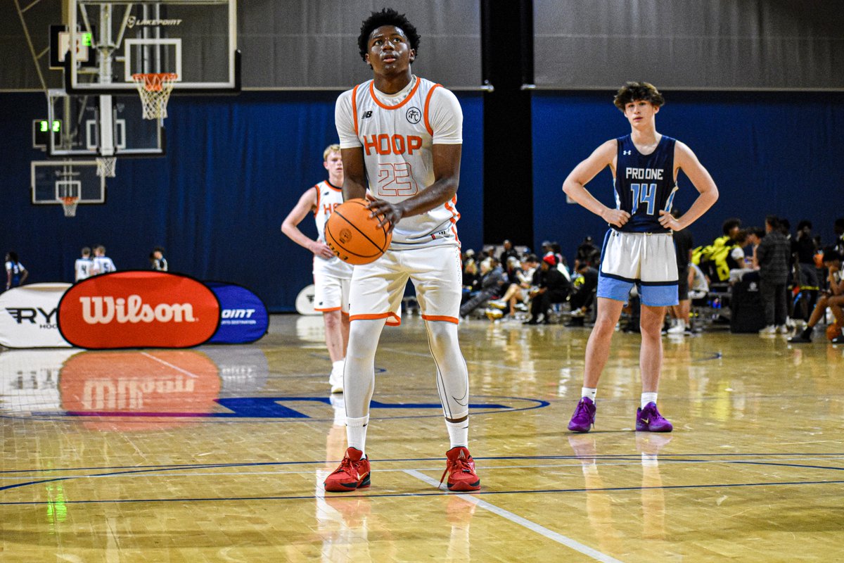 Hoop Atlanta 2026 guard Darrion Hadley had a very productive day scoring the ball. Averaged 16.5 points in two games on the day. Crafty lefty guard who has a knack for getting to the rim &amp; finishing with creativity. Also consistently turns defense into offense &amp; gets in the open
