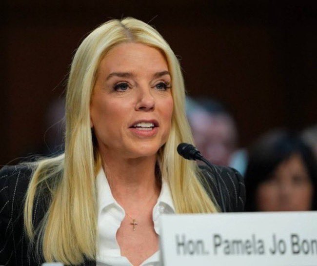 IanJaeger29's tweet image. JUST NOW: General Mike Flynn asks Attorney General Pam Bondi,
“When will we start to see arrests?”