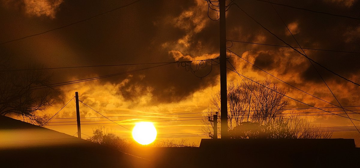 grouchyscruffy's tweet photo. Yesterday's sunset https://t.co/BDL1JFgtWn