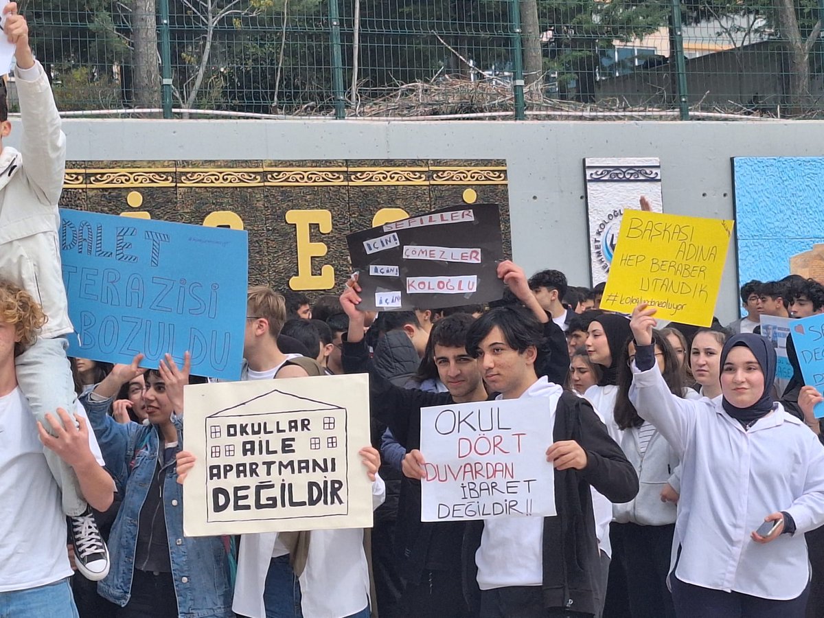 xates_0's tweet photo. #koloğlundaneoluyor #TorpilDeğilLiyakat
#LisemeDokunma
#öğretmenimedokunma @elaziggundemcom @elazigmem @meb_ogm @hepsielazig @Yusuf__Tekin @numanhatipoglu @elazig_valiligi @tcmeb @sahin_serifoglu https://t.co/Ktl76V0qdH