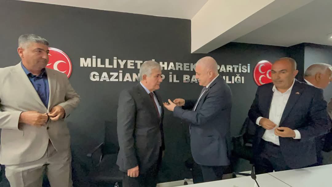 mhp_sahinbey's tweet photo. 📍Gaziantep

Partimize geçiş yapan Nurdağı Belediye Meclis Üyeleri; Orhan Yılmaz, Adem Çetin, Abdullah Saygılı, Mulla Gezer ve Mehmet Bahar’ın rozetlerini taktık. Rabbim utandırmasın, hayırlı uğurlu olsun. https://t.co/jBliq1sndk