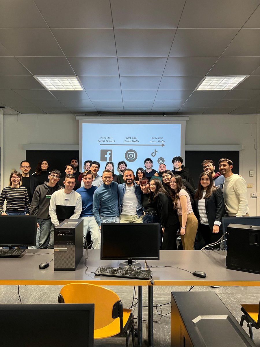 Master Com. Media tweet media