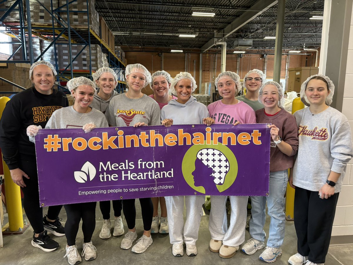 Ankeny Hawkette Softball (@ankenysoftball) on Twitter photo Hawkettes volunteered their time this morning at <a href="/MftH/">MealsfromtheHeartland</a>. Proud of these athletes for giving back!
#communityservice
#alleffortnoexcuses
#purpose Hawkettes volunteered their time this morning at <a href="/MftH/">MealsfromtheHeartland</a>. Proud of these athletes for giving back!
#communityservice
#alleffortnoexcuses
#purpose